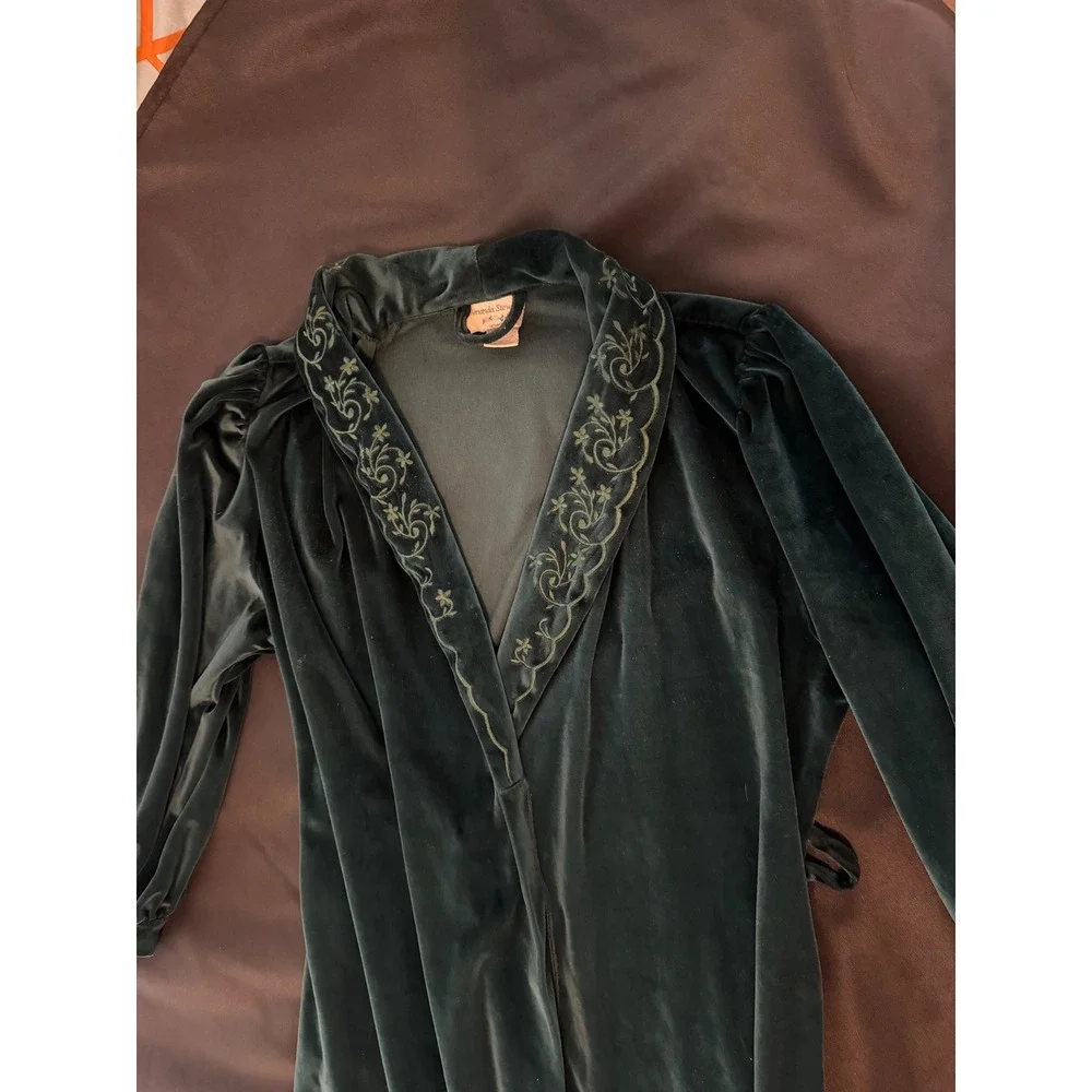 Amanda Stewart Intimates Green Velvet Embroidered Robe Shawl Collar Small 18251